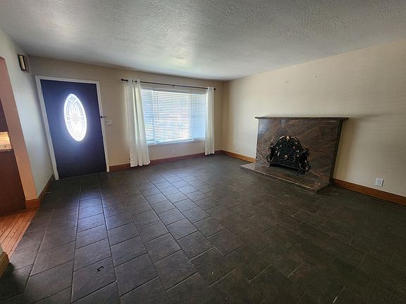 3rd image of 6621 Spruce Ln