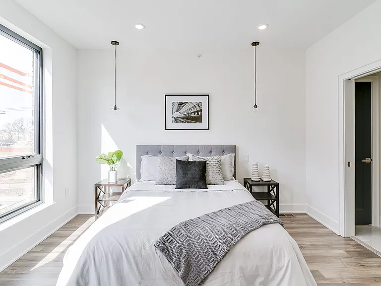 Brand New Luxury Townhouses — Photo 43