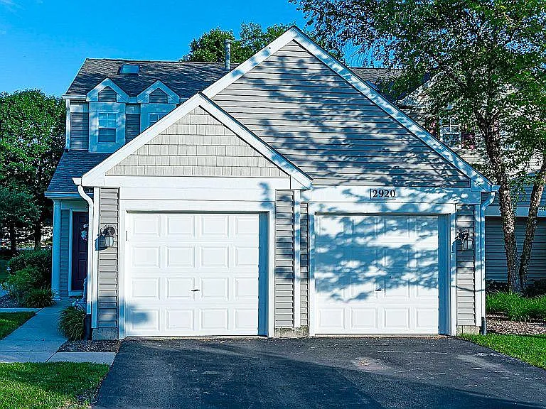 2920 Bartlett Ct — Photo 1