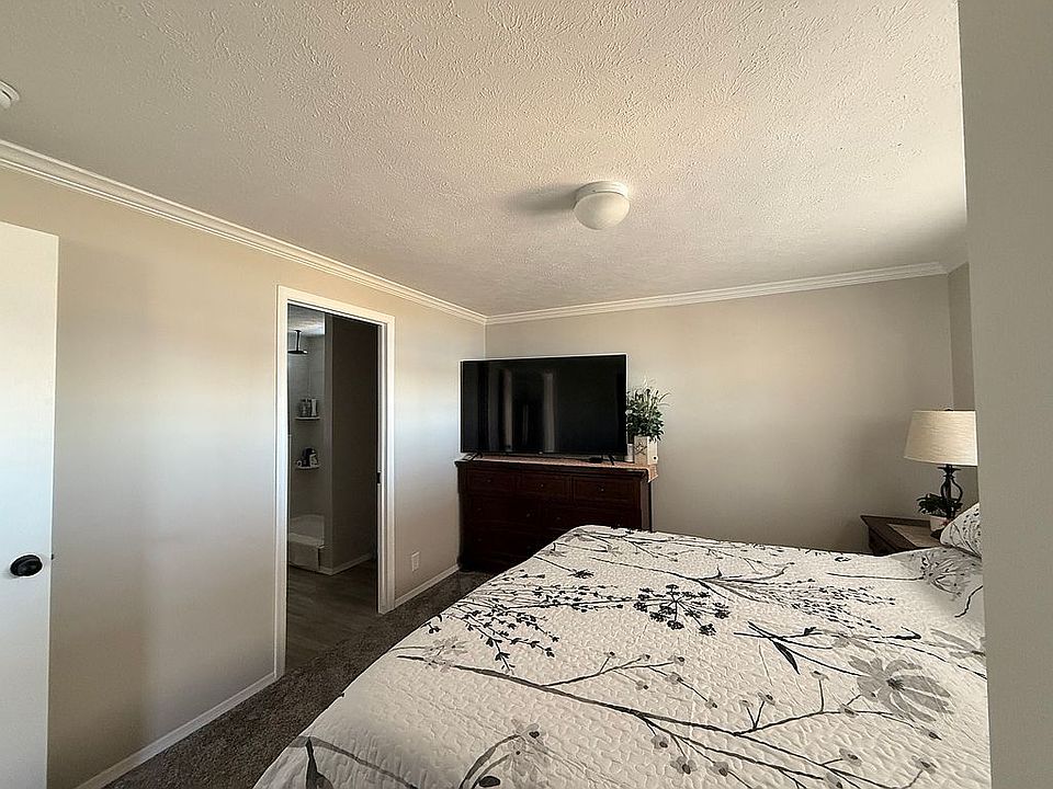 184 Riviera Dr, photo 17