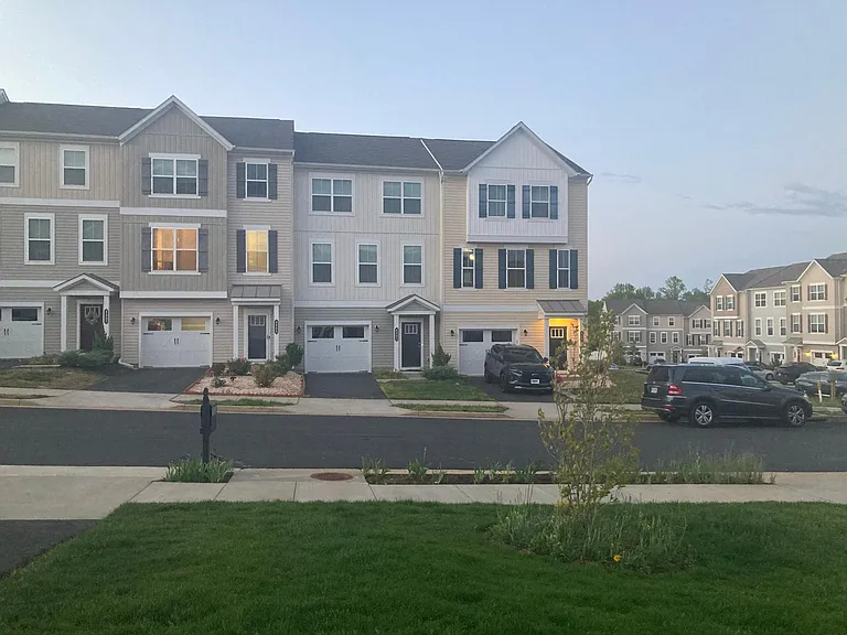Hicks Dr — Photo 21