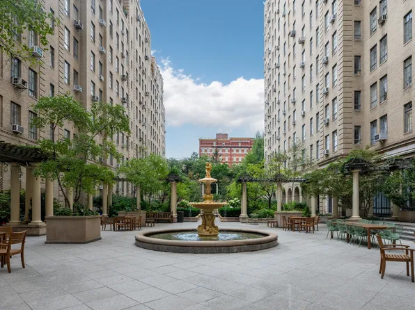 350 West 57th Street image 14 of 16