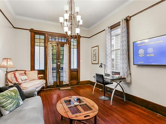 3rd image of 422 S Clark St