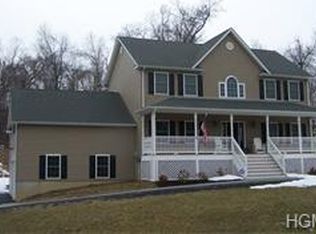 24 Little Brook Ct, Rock Tavern, NY 12575