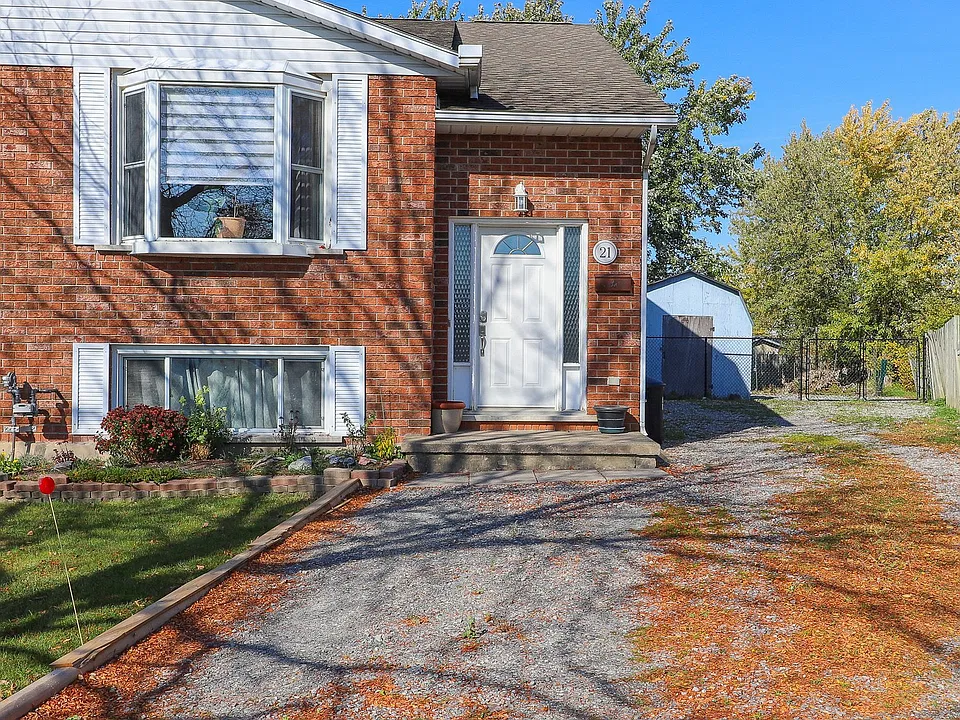 21 Justina Ct #MAIN FLOOR