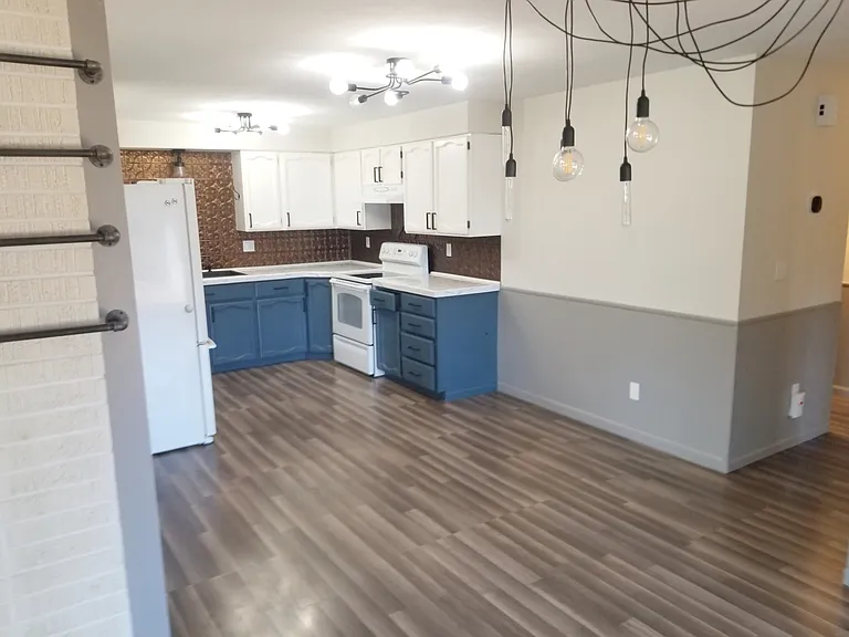 510 S Phillippi St — Photo 2