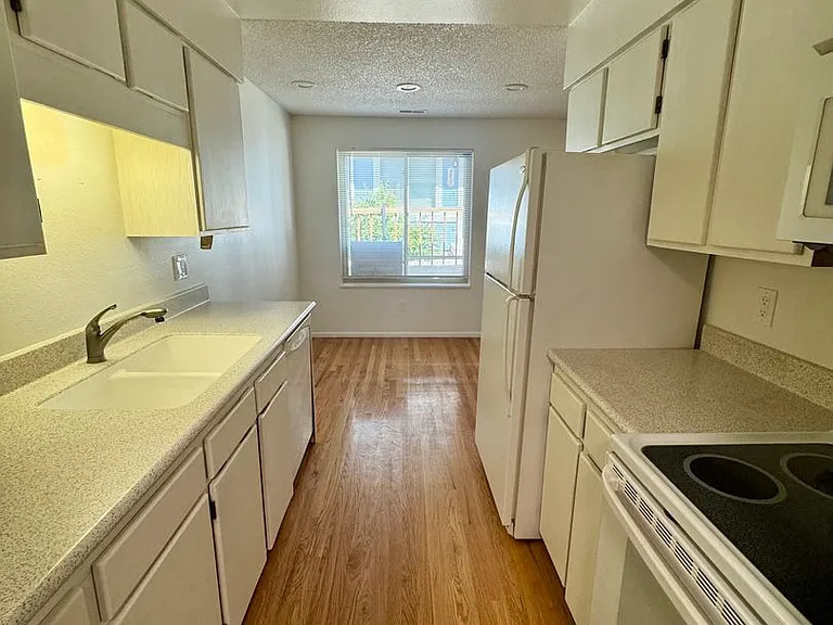 2640 Hearthwood Ln — Photo 13
