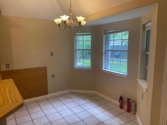 4th image of 15805 Elton Dr