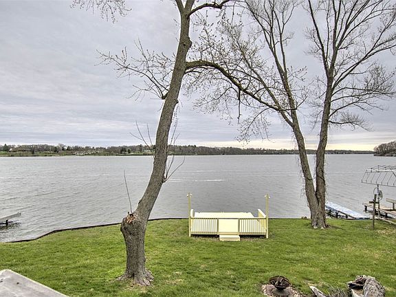 2nd image of 410 Lakeview Ln