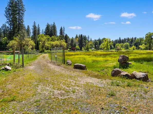 12711 Davis Ln, Nevada City, CA 95959