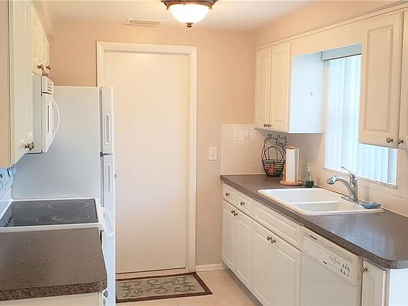 4th image of 4734 Brenton Dr