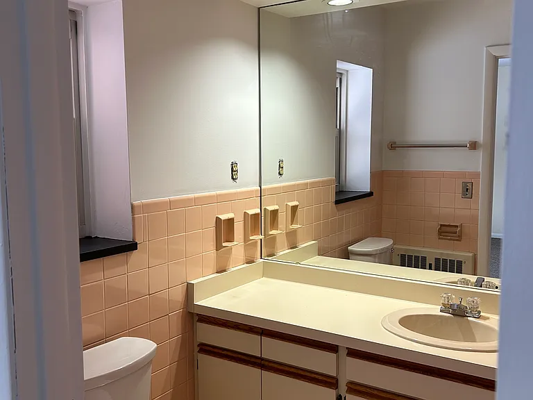 2411 East Ave #5 — Photo 22