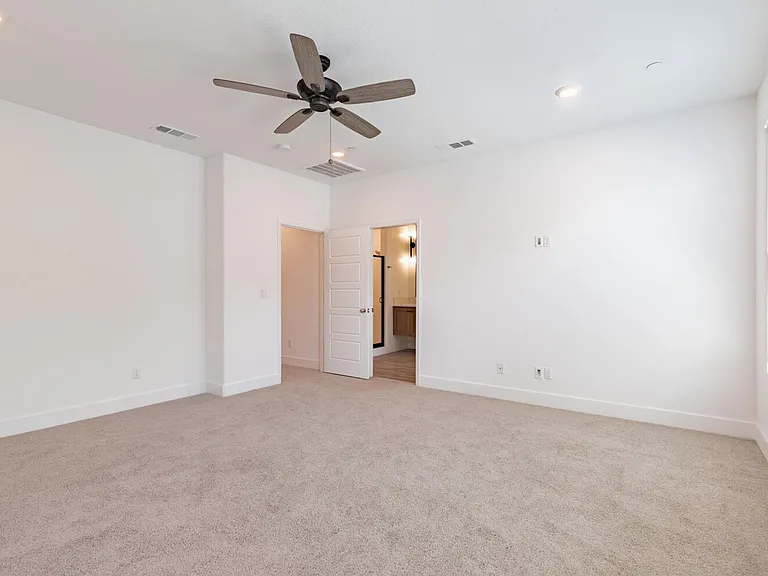 2834 E Tamarind Dr — Photo 19