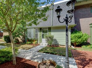 305 NE 63rd St #8, Vancouver, WA 98665