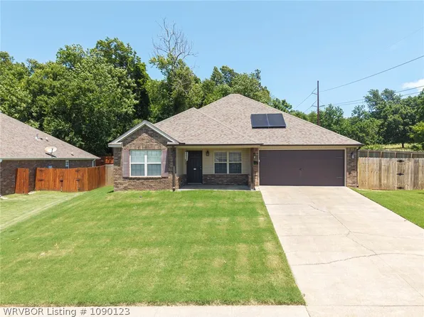 6330 Clay Ave, Springdale, AR 72762