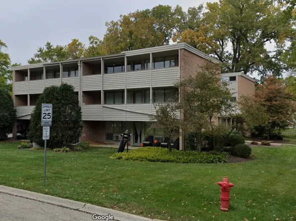 620 Hough St #J, Barrington, IL 60010