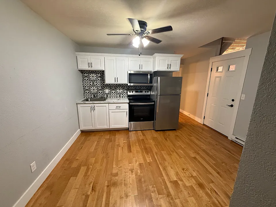 270 W 17th St #14
