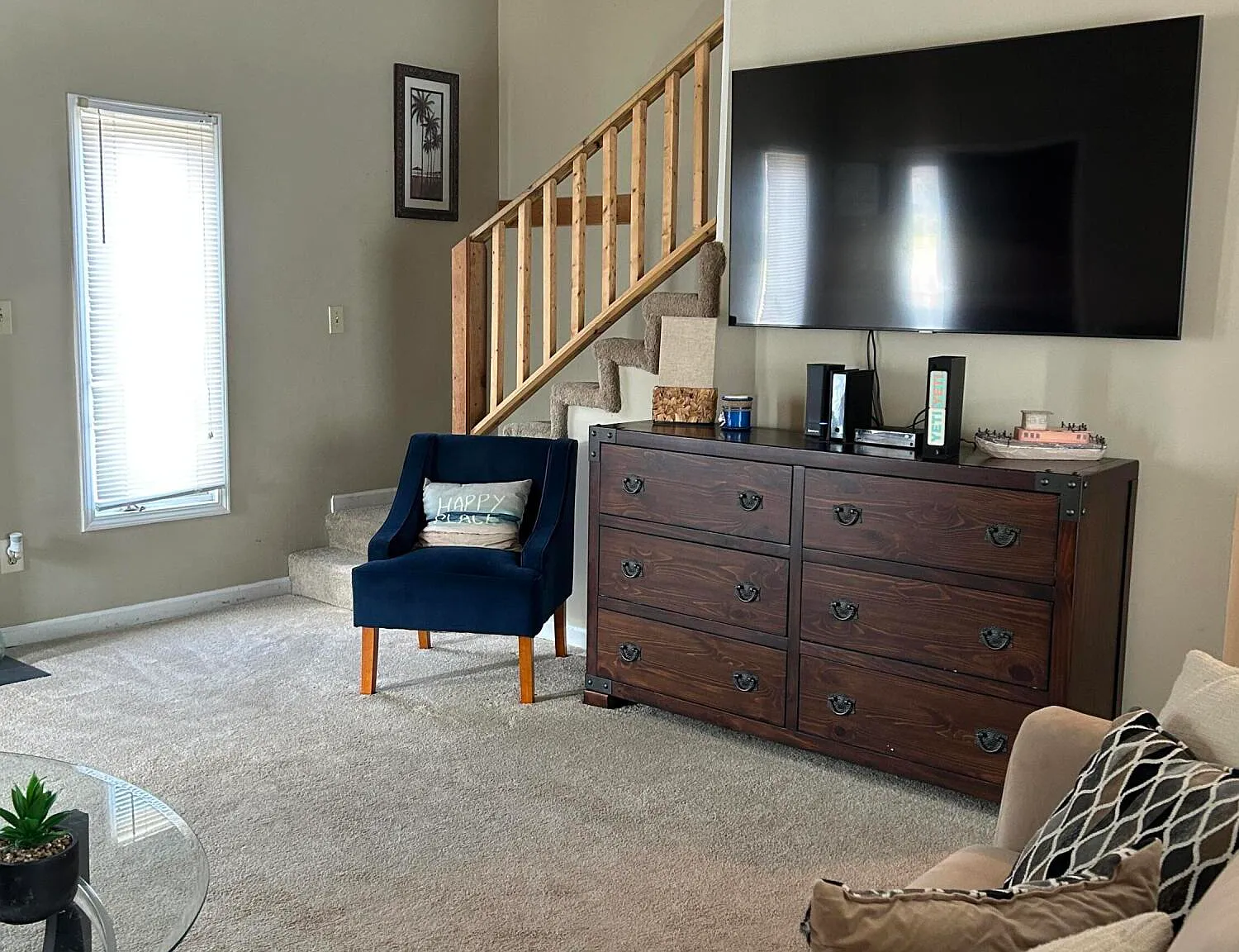 3 bed, 2.0 bath, 1561 sqft, $2,000 — Photo 2