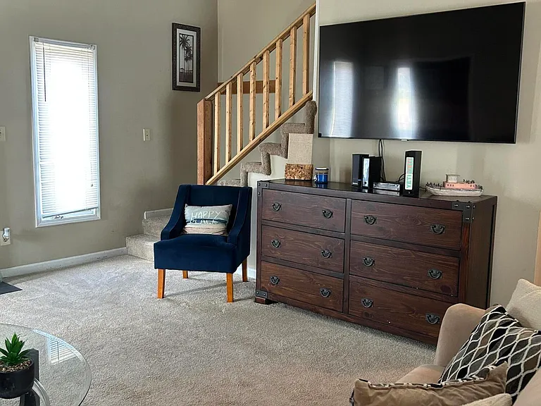 35 Foxcroft Ln — Photo 2