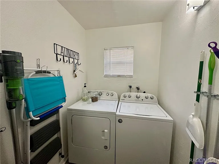 636 E Gilchrist Ct #2A — Photo 15