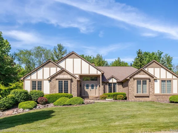 21986 Worcester Dr, Novi, MI 48374