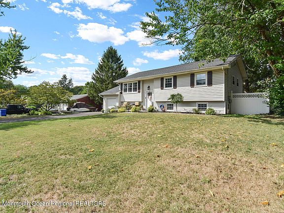 3rd image of 1572 Deer Hollow Drive