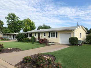 1214 Stratford Dr, Salina, KS 67401