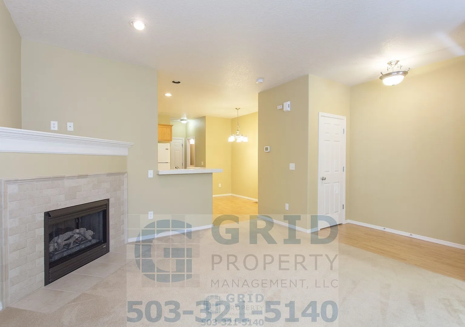 Spacious 3 Bedroom, 2.5 Bath Townhome Available in Hillsboro - 2 Car Garage! — Photo 2