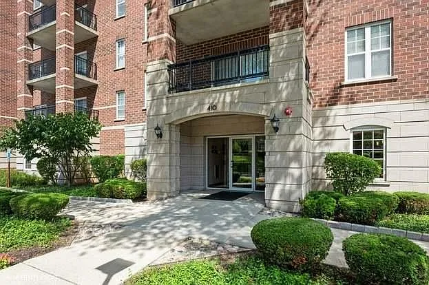 410 W Mahogany Ct