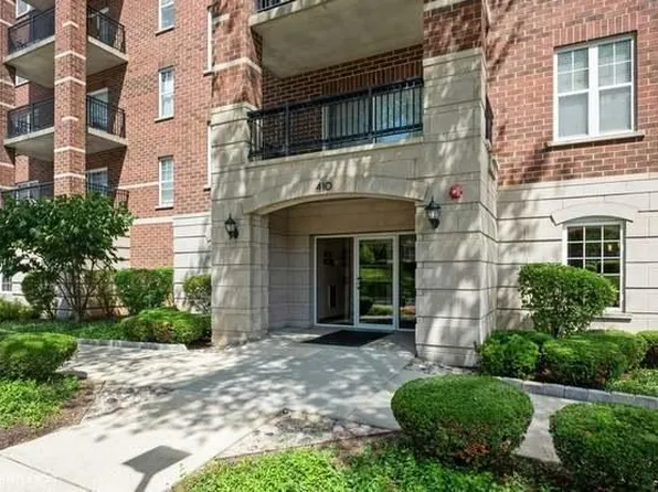 410 W Mahogany Ct, Palatine, IL 60067