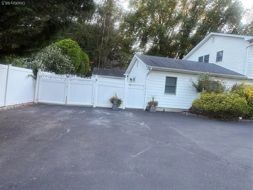 2 bed, 600 sqft, $3,000 — Photo 2