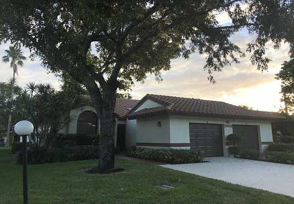 Home For Sale In Palm Chase Lakes