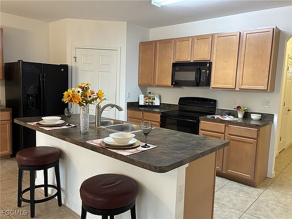 4th image of 2301 SW 38th Ter