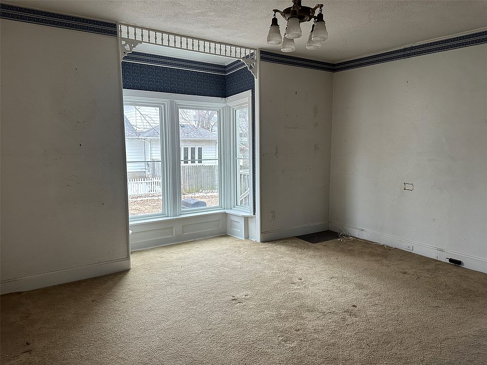 7th image of 325 W 8th St S