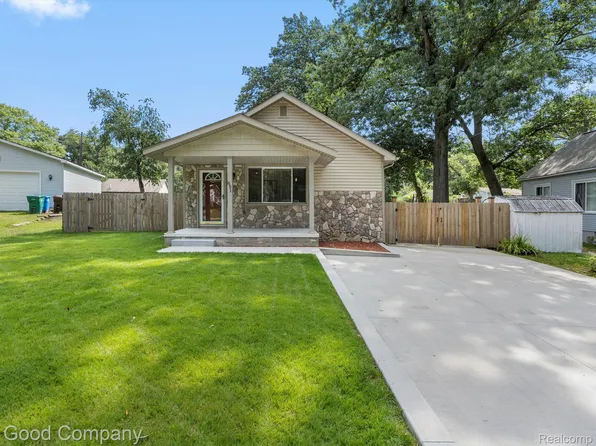 651 Annapolis St, Commerce Township, MI 48382