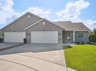 2831 Pine Ridge Blvd, Red Wing, MN 55066