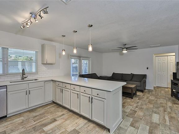 3rd image of 2592 Wildwood Ln