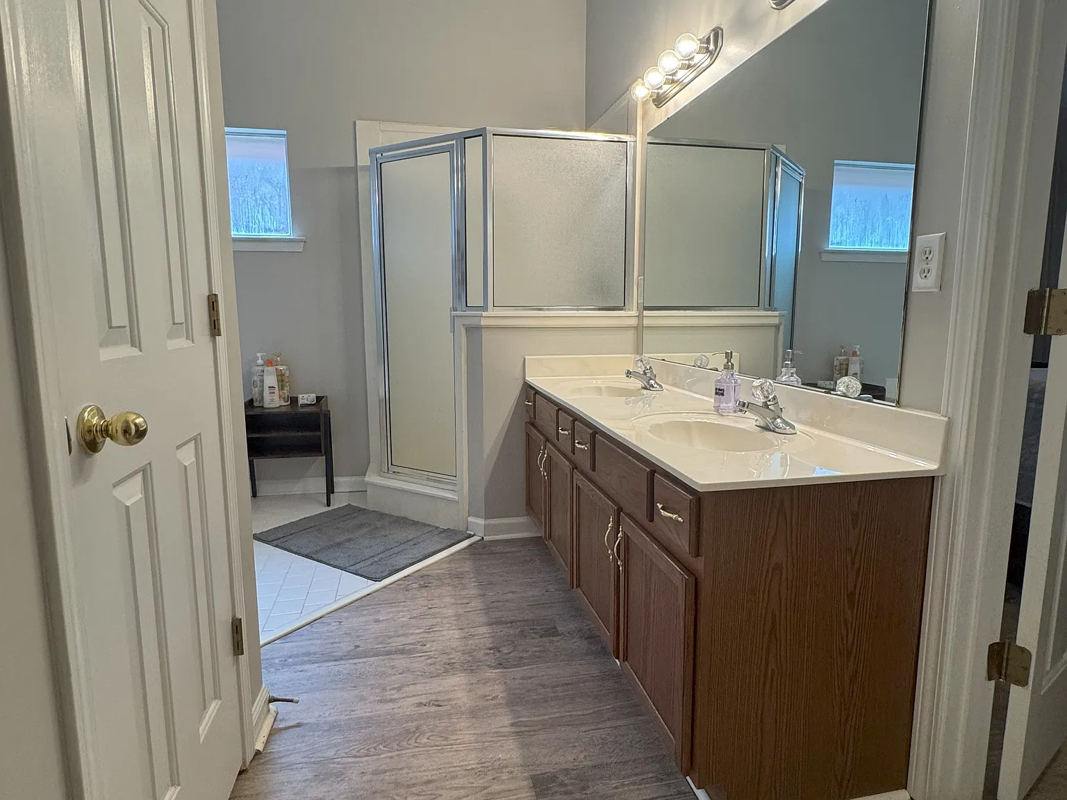3 bed, 1350 sqft, $3,990 — Photo 4
