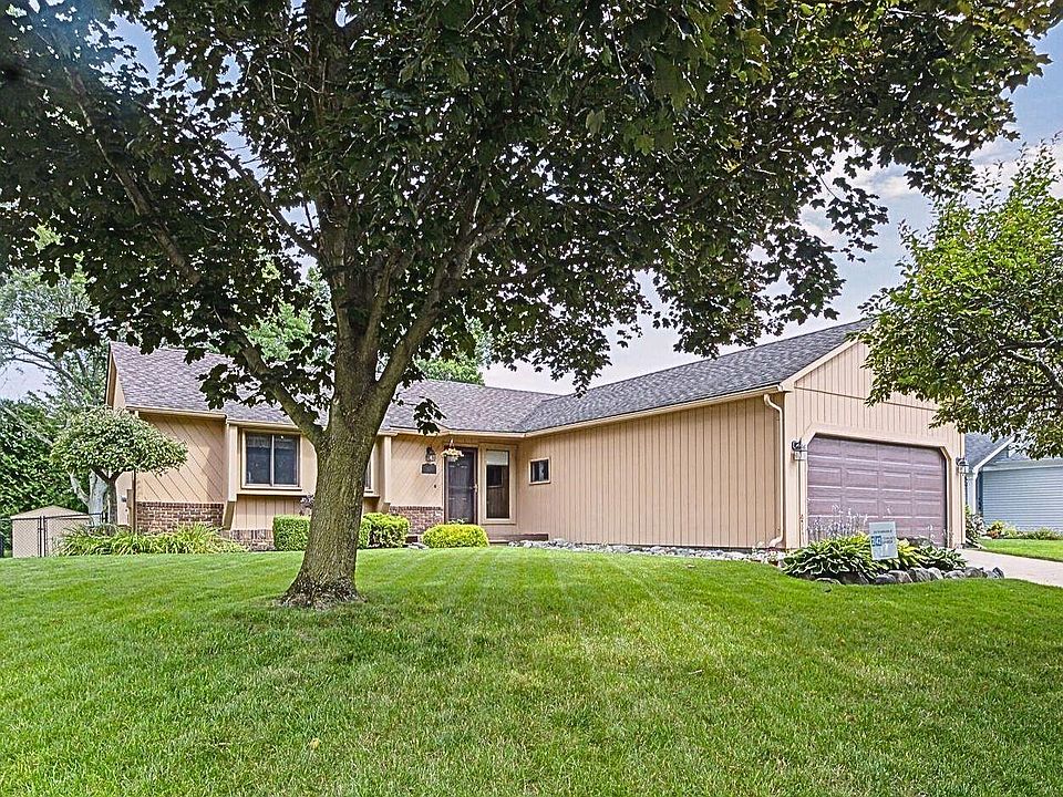 1st image of 324 Woodlake Dr