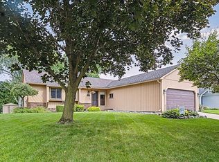 324 Woodlake Dr, Brighton, MI 48116