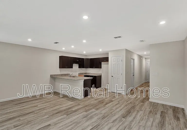 606 Herman St — Photo 4