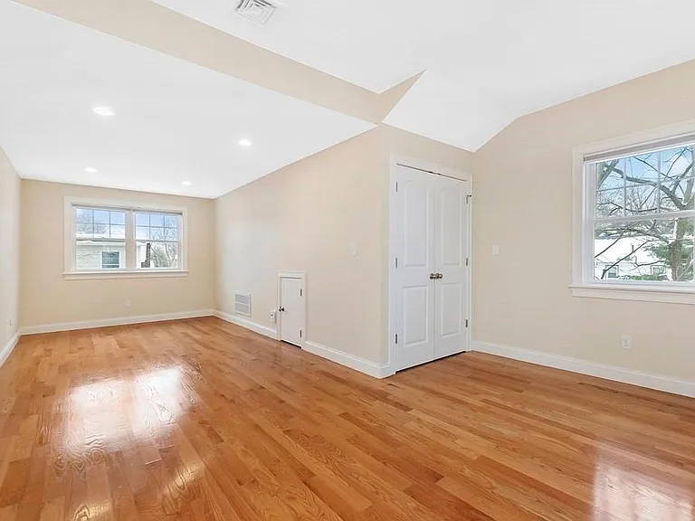 68 Waverley Ave #2 — Photo 9