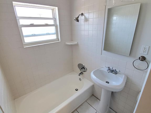 5th image of 130 Roycroft Ave APT 108