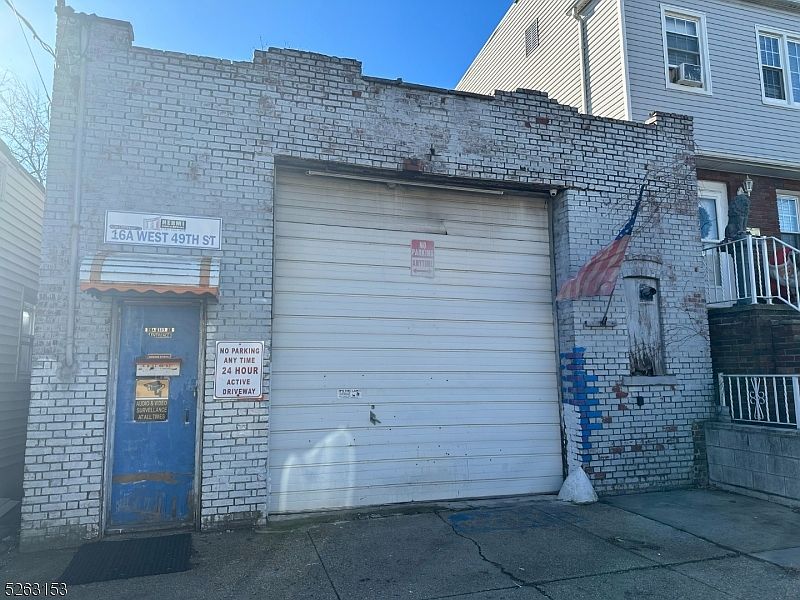1st image of 16 W 49Th St