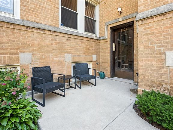 4th image of 1930 W Addison St APT 1S
