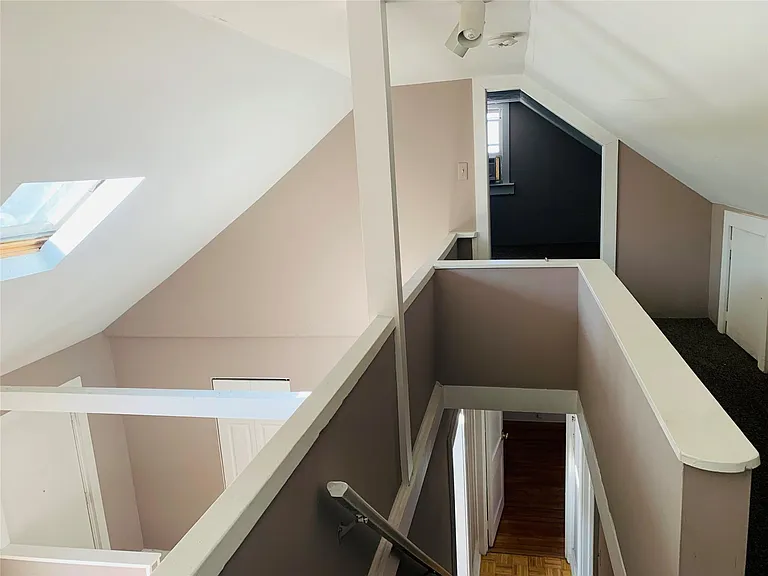 510 Stratford Rd — Photo 7