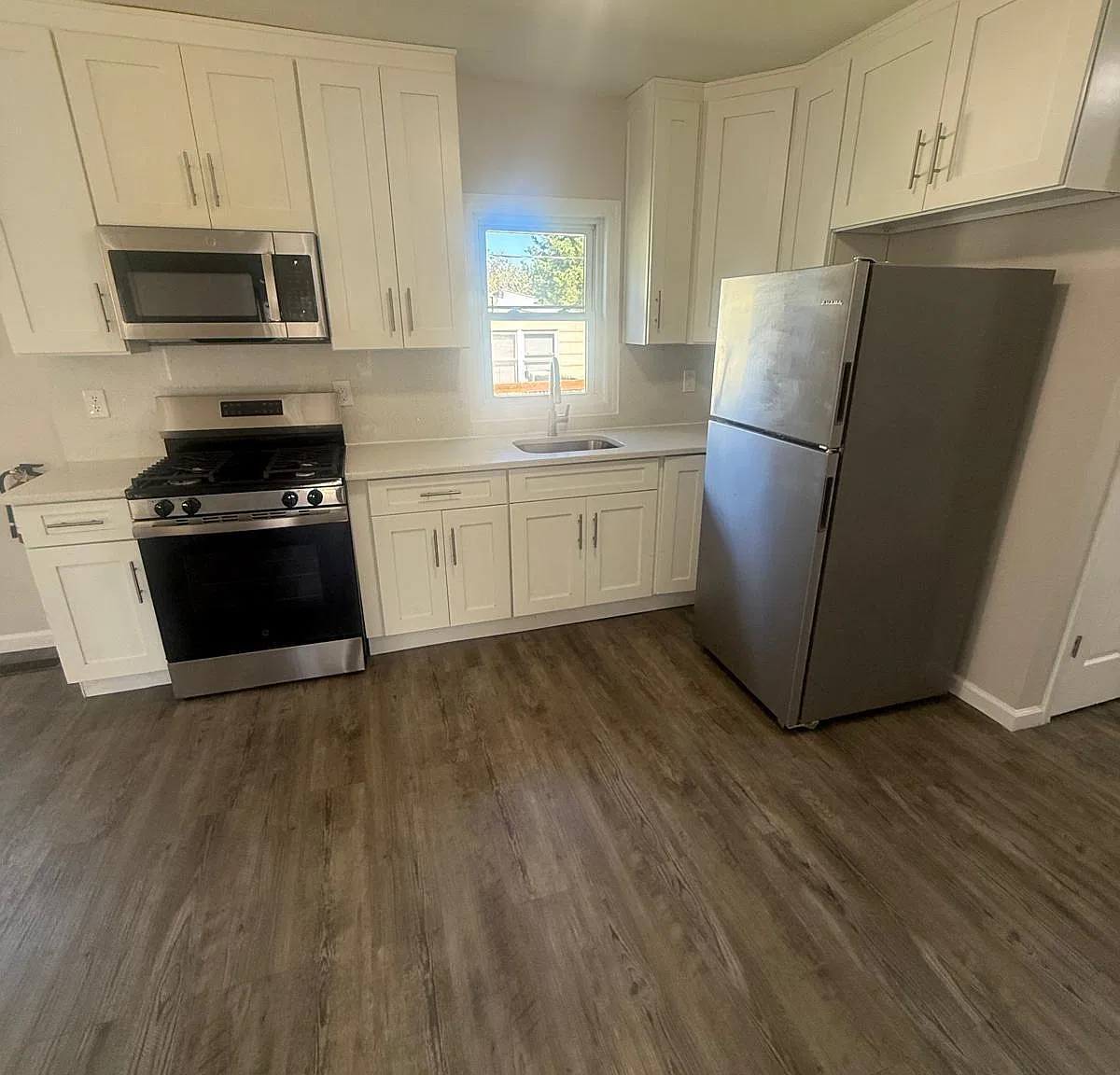 3 bed, 979 sqft, $2,850 — Photo 3