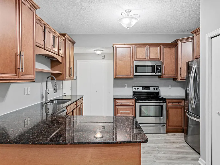 1234 Crystal Pl E — Photo 16