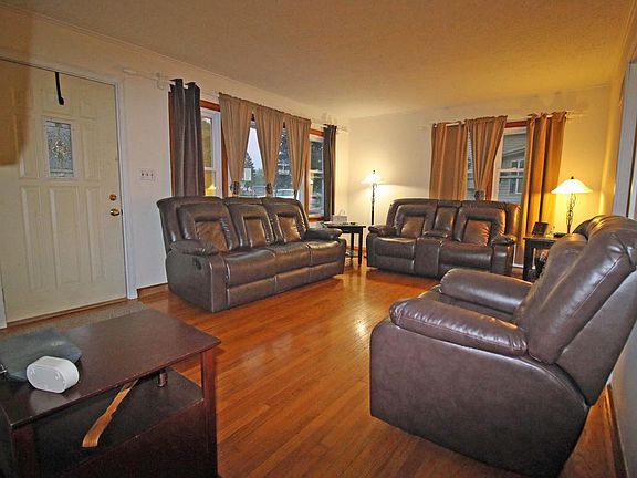 2nd image of 725 S Cedarwood Cir