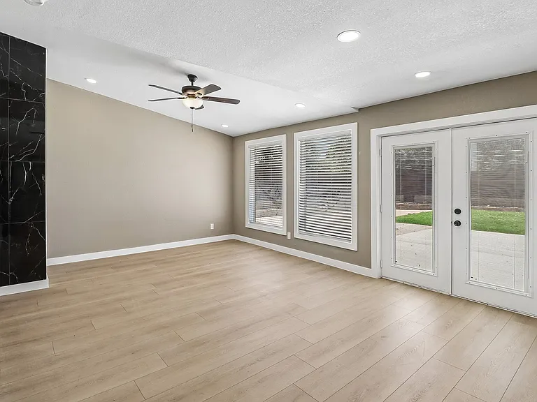 10711 Cromwell Dr — Photo 32